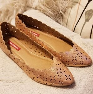 CLOSING SALE!  Flats with cutouts. Size 9